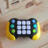 Črno rumeni gamepad za otroke z led lučkami