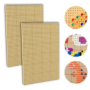 Dve veliki perforirani igralni plošči z detajli ustvarjenih mozaikov.