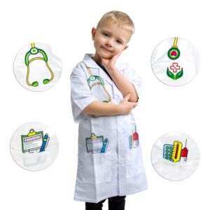 Fant v zdravniški halji za igro vlog otroškega zdravnika