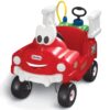 Rdeč gasilski poganjalec Cozy Coupe z belimi lestvami.