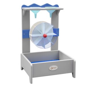 Vodna miza z modrim okvirjem in vrtečim vodnim kolesom.